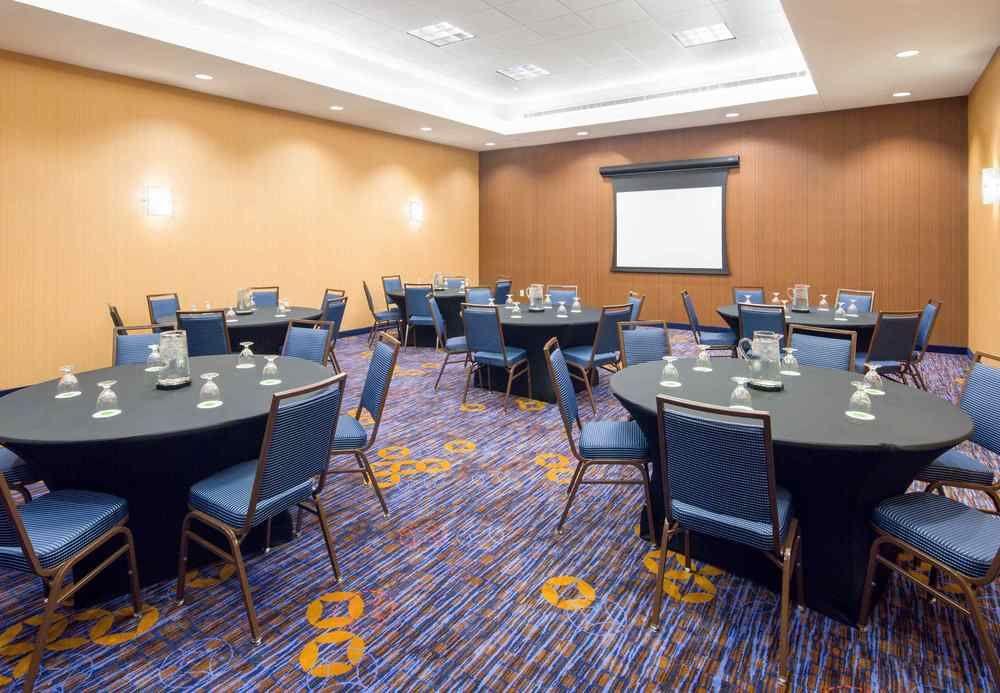 Courtyard By Marriott Houston Galleria Bagian luar foto