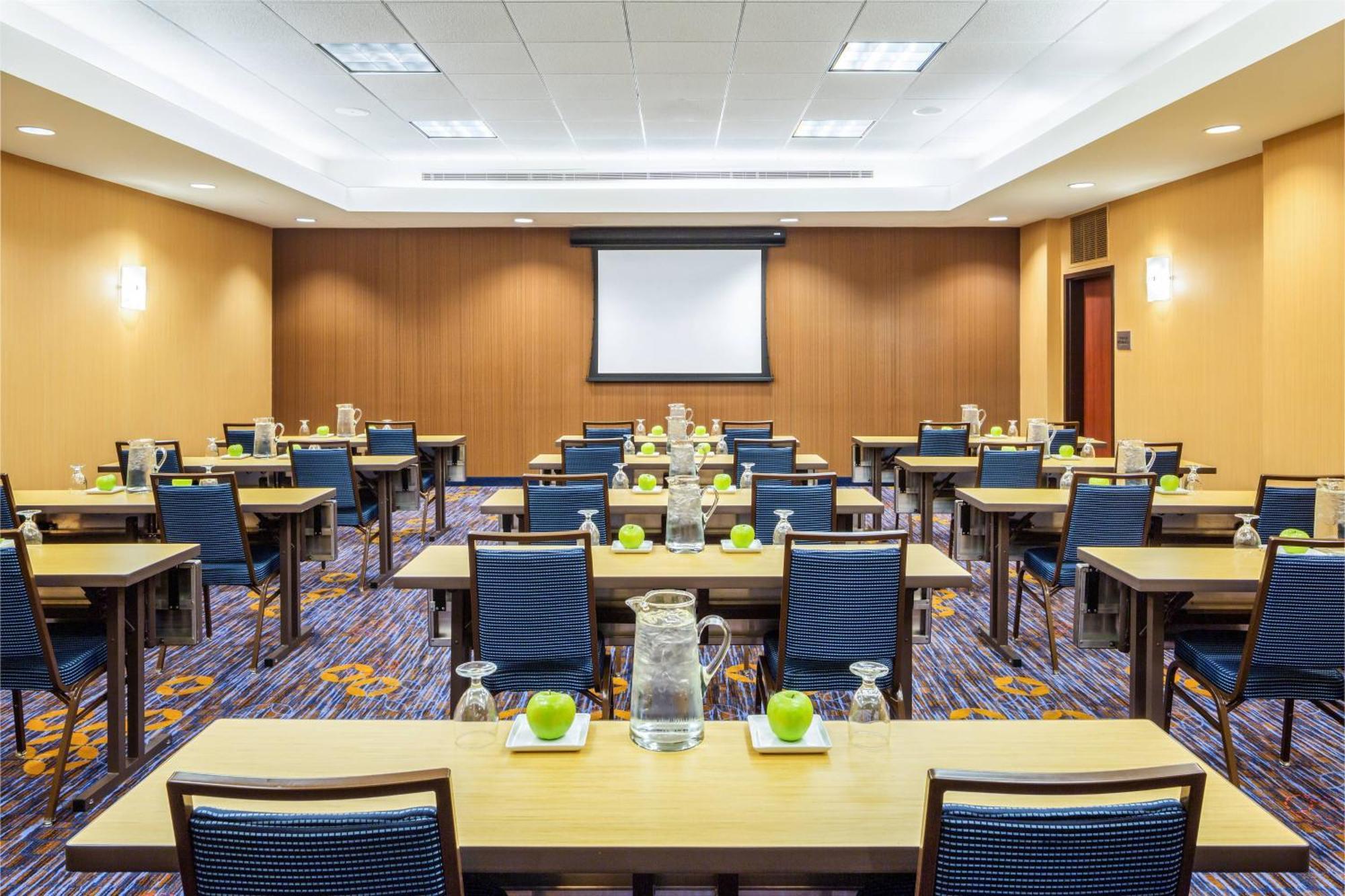 Courtyard By Marriott Houston Galleria Bagian luar foto