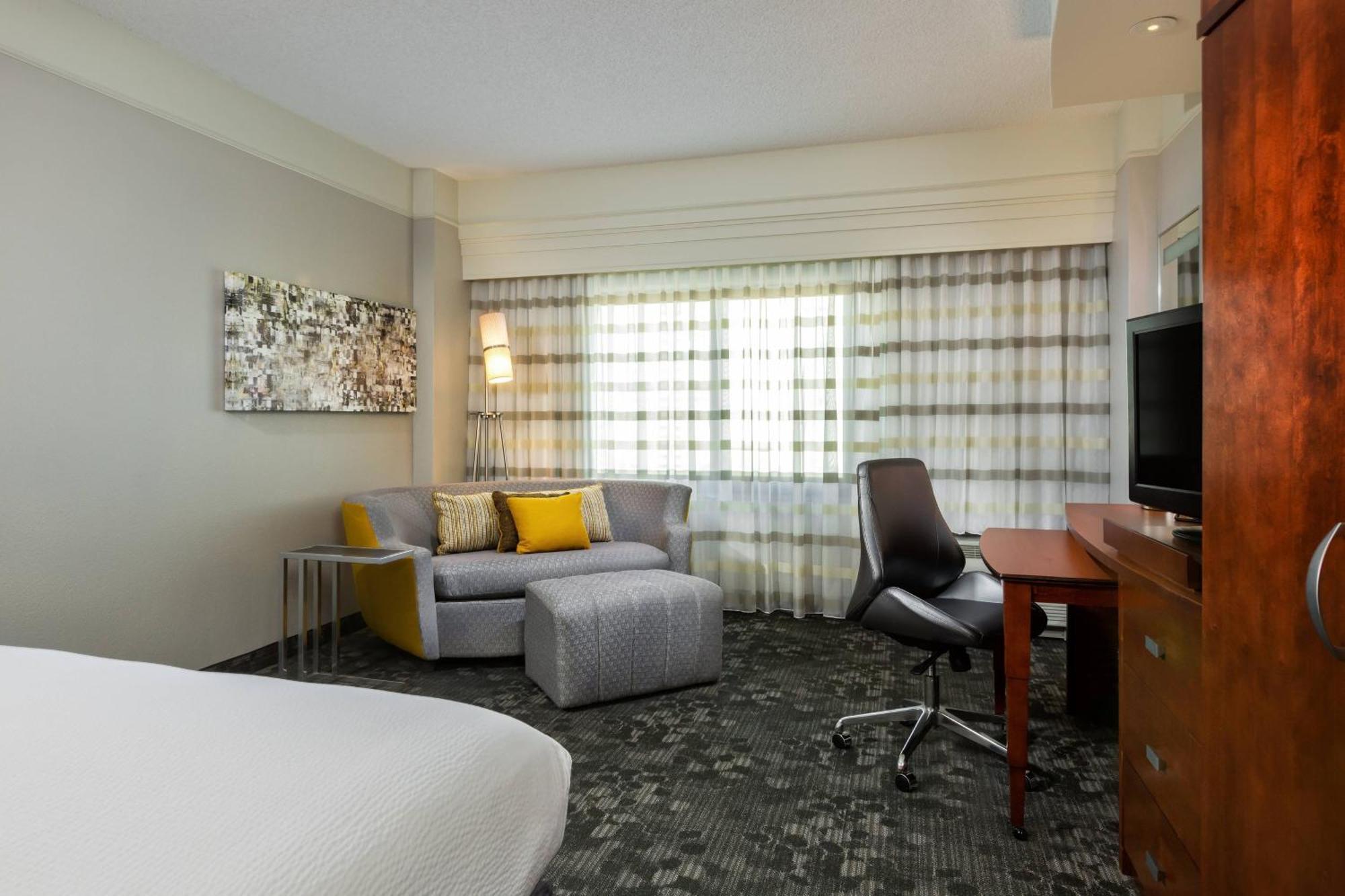 Courtyard By Marriott Houston Galleria Bagian luar foto