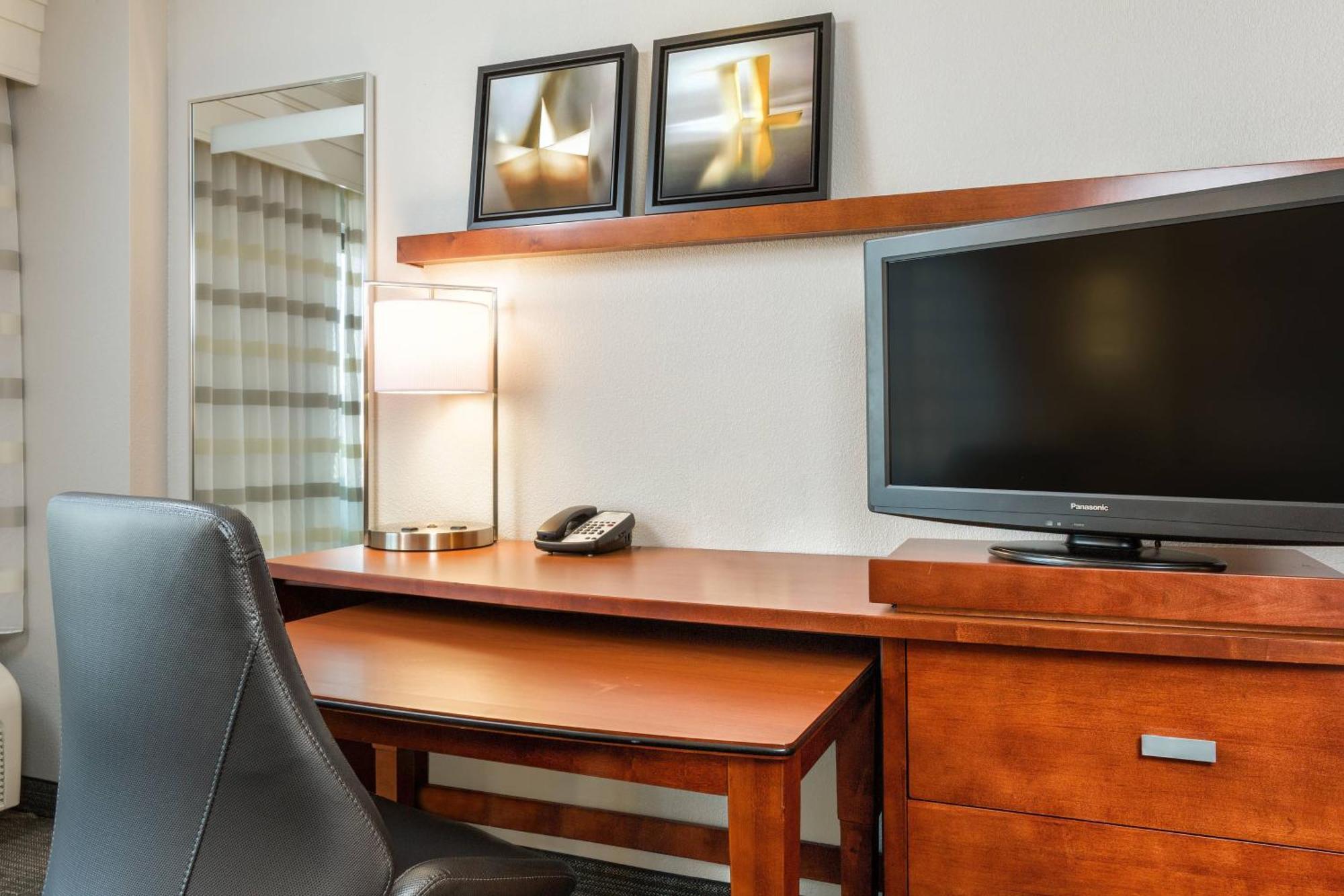 Courtyard By Marriott Houston Galleria Bagian luar foto